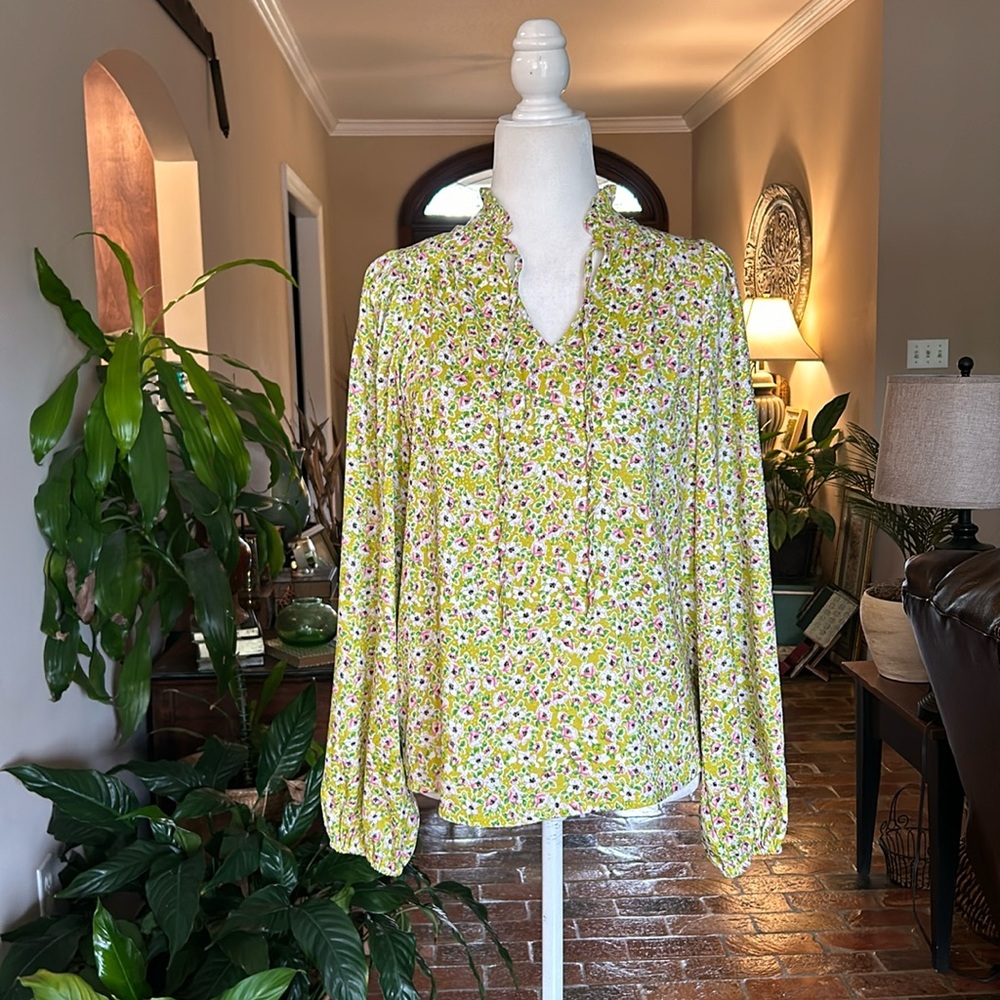 Cupcakes & Cashmere ruffle neck peasant top szXS